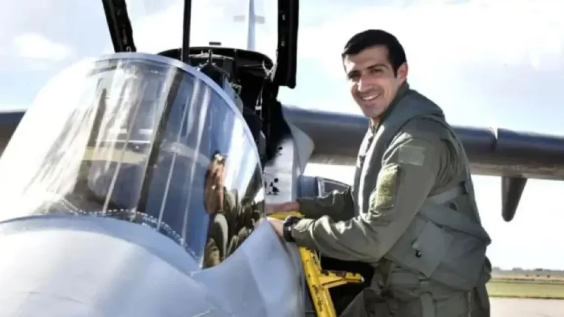 quien-era-mauro-testa-la-rosa-el-piloto-la-fuerza-aerea-que-murio-un-accidente-aereo-scaled.webp