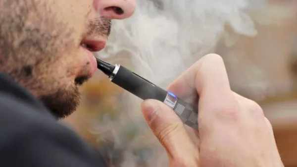 Prohíben la importación, comercialización y publicidad de vapeadores en el país