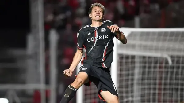 River ganó en Córdoba y clasificó primero