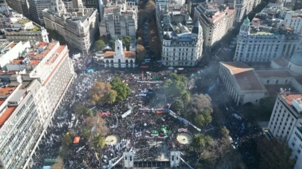 Cristina Kirchner dio un mensaje desde su casa a la Plaza de Mayo