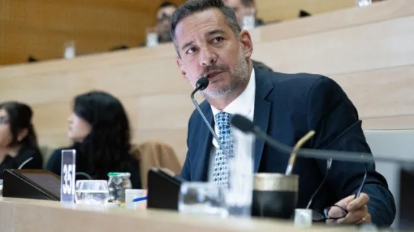 Siciliano apuntó contra el video con IA de De Loredo