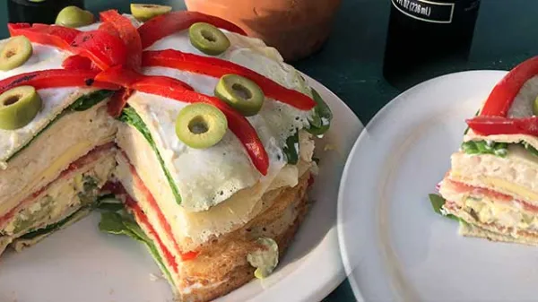 Gastronomía navideña: Torre de panqueques salada