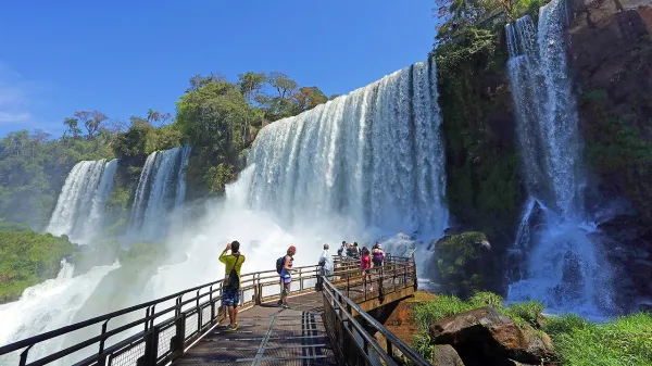 Presentaron un amparo ambiental contra "microeventos" en Cataratas del Iguazú