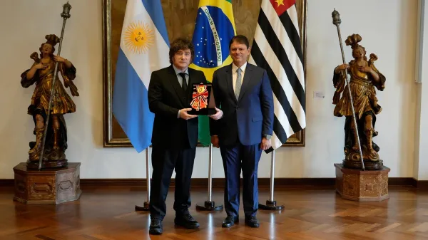 Milei en Brasil: se reunió con el gobernador de San Pablo y respaldó la candidatura de Flávio Bolsonaro