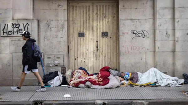 La pobreza aumentó al 32,3% en el primer semestre del año y alcanza a 15 millones de personas en el país