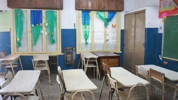 Susto en una escuela de Córdoba: una niña llevó un arma en la mochila