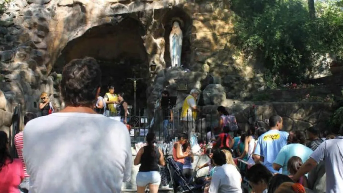 Alta Gracia recibe a miles de fieles en el Santuario de la Virgen de Lourdes