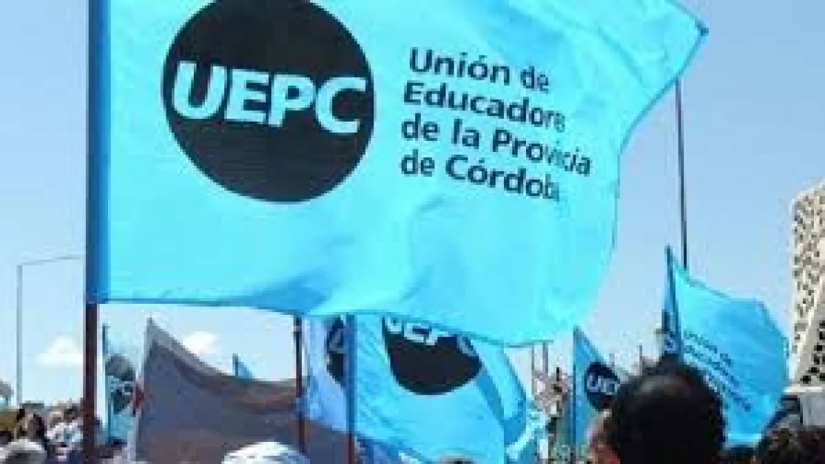Docentes de Córdoba marcharon por un reclamo salarial