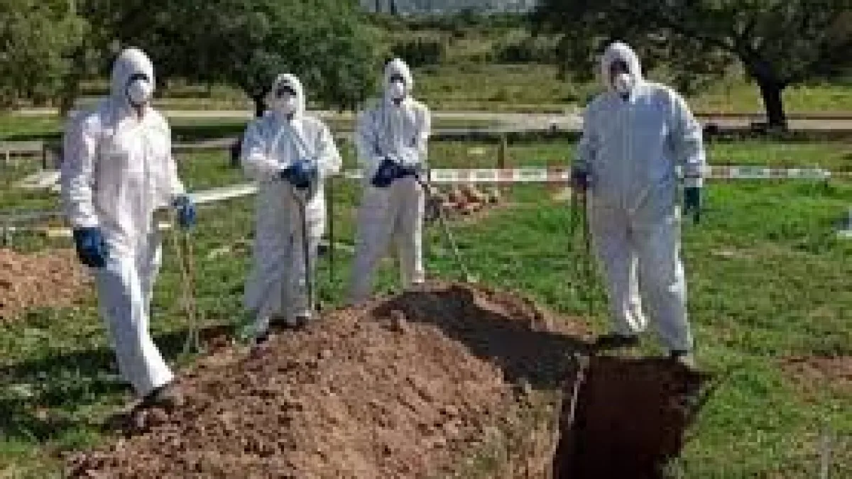 Cavan tumbas de forma anticipada en el cementerio San Vicente por el coronavirus