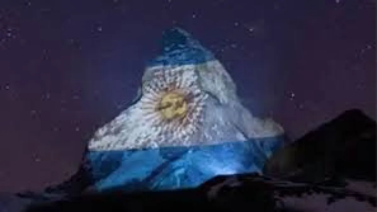 Proyectan la bandera de Argentina en los alpes suizos como muestra de esperanza