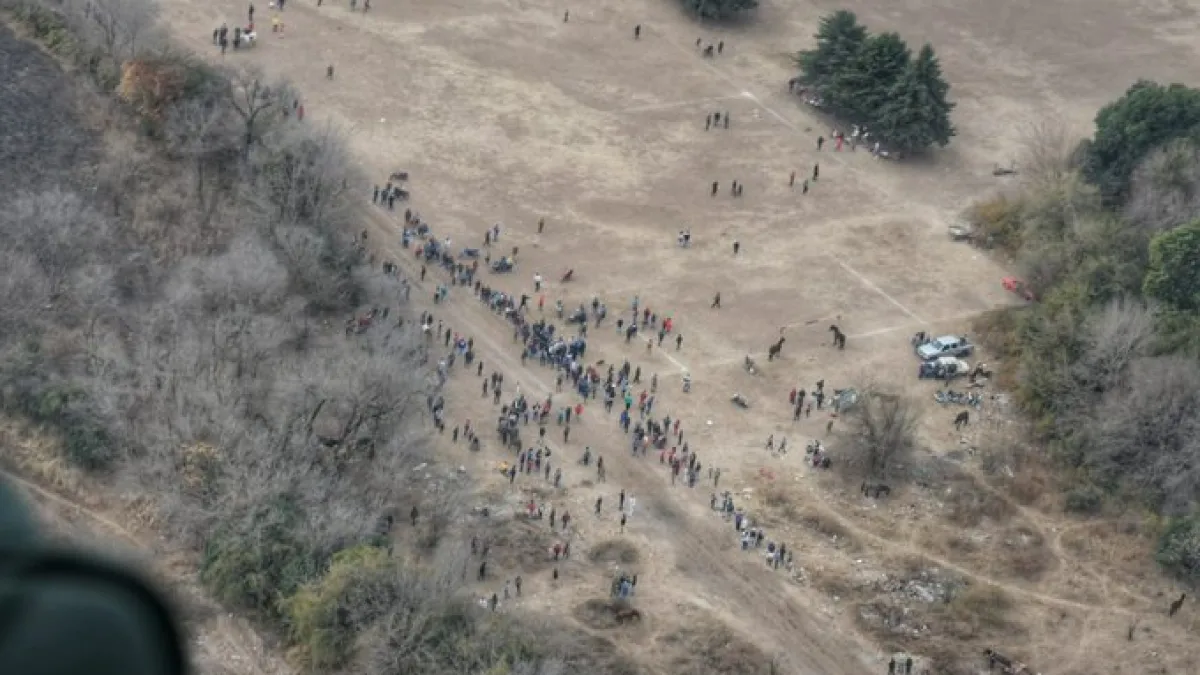 Dispersaron a más de cien personas en una carrera de caballos