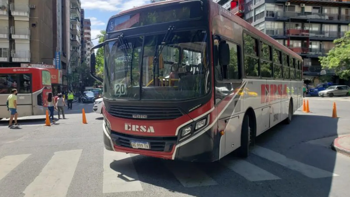 Una mujer fue embestida por un colectivo en el centro de Córdoba