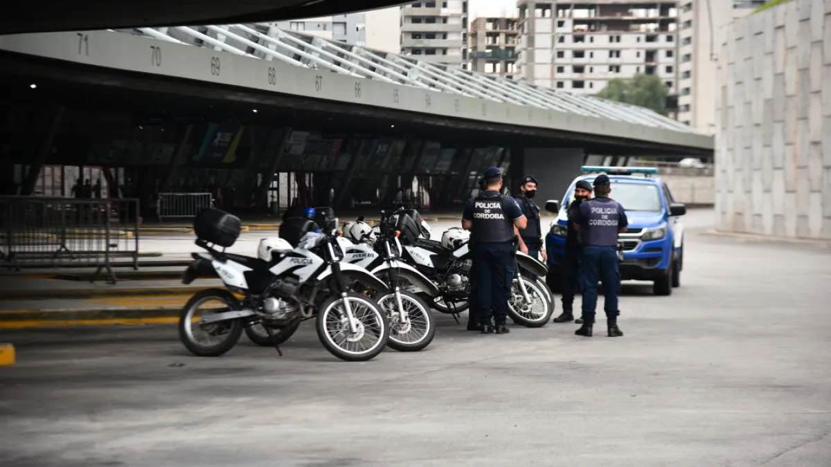 Operativo de seguridad en la Terminal de Ómnibus para custodiar buses Lep