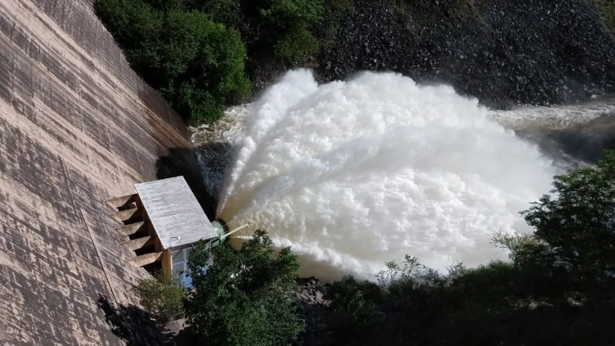 Abrieron las válvulas en el San Roque