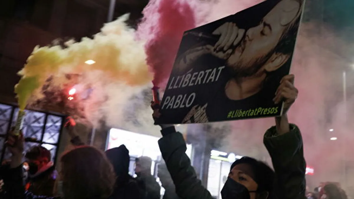 Disturbios en España por la detención del rapero Pablo Hasél