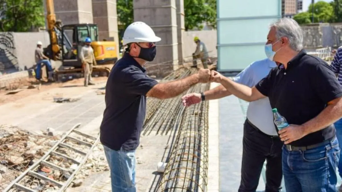 Llaryora se refirió al estado de "abandono" de Plaza España y prometió terminar las obras