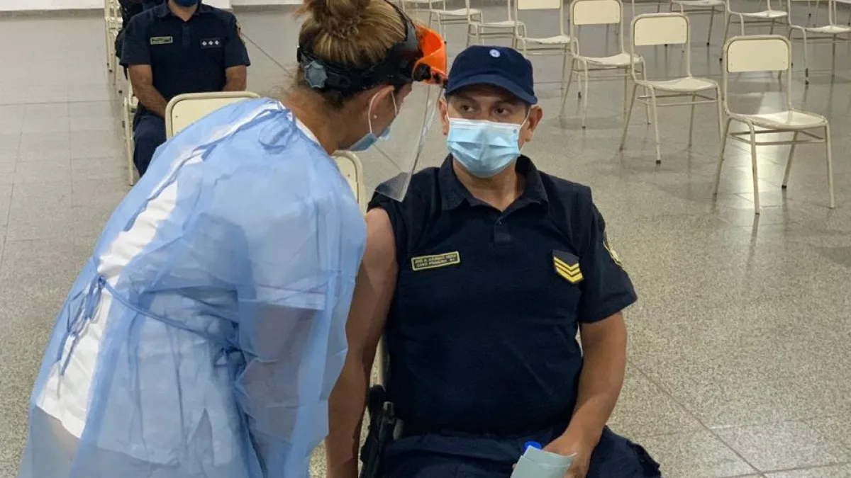 Vacunación Covid-19: culminó la colocación de la primera dosis a la Policía