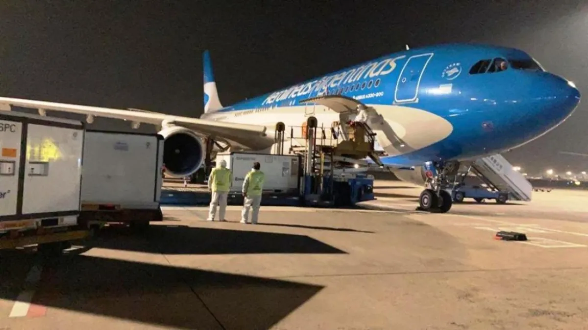 El sábado partirá un vuelo a China en busca de un millón de vacunas