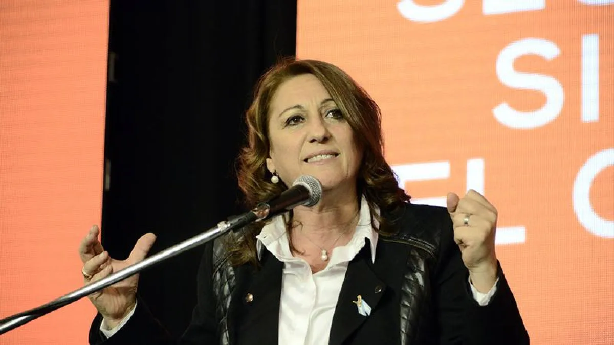 Mónica Fein se convirtió en la primera mujer en presidir el Partido Socialista