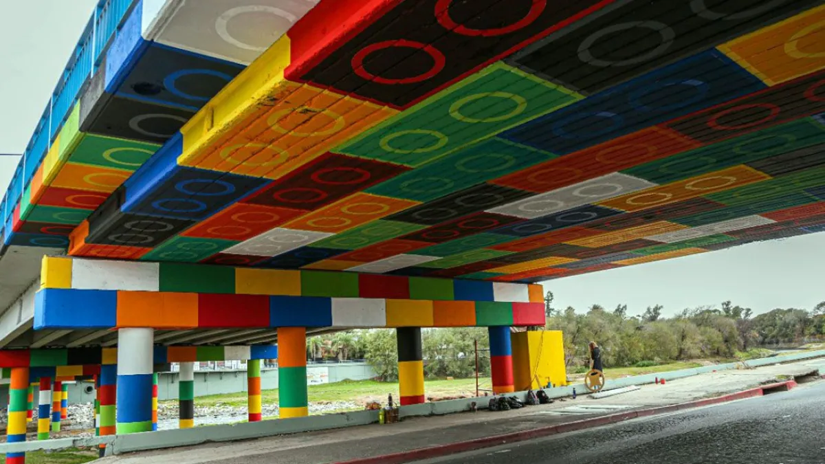 El Zípoli es el primer "puente Lego" de la ciudad