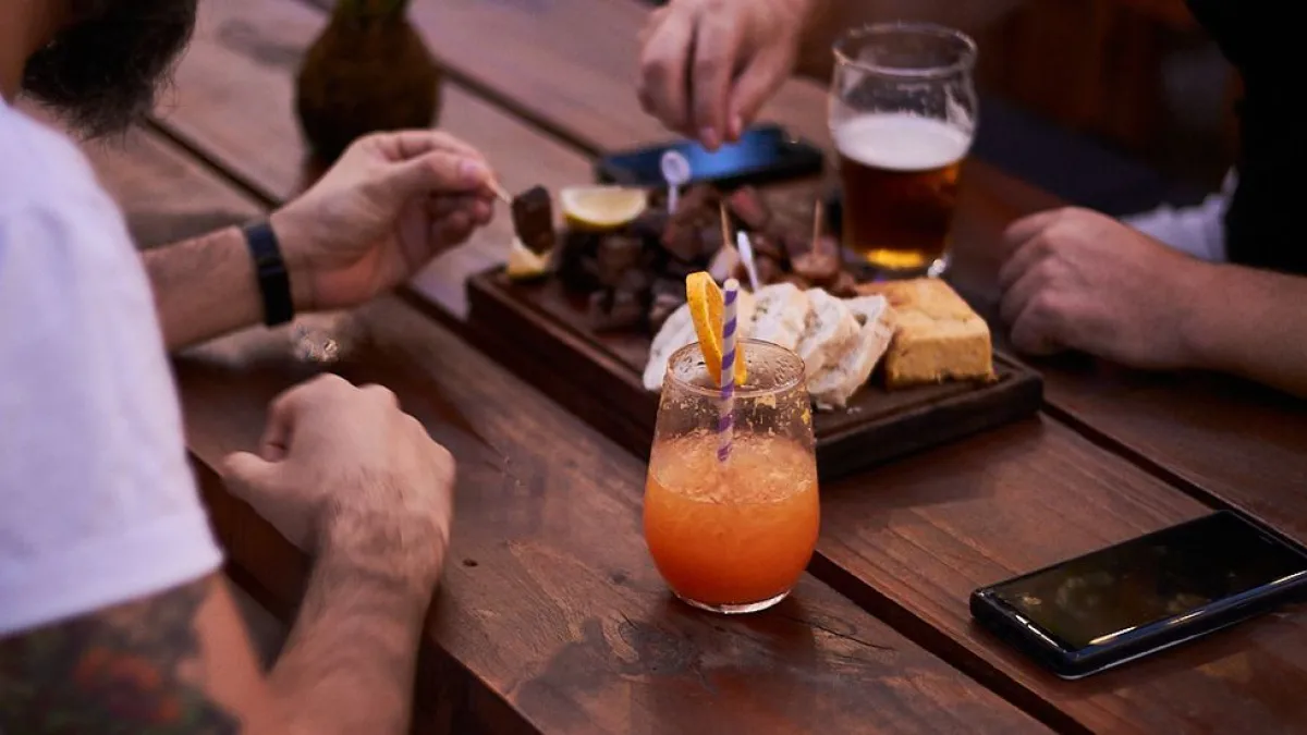 Flexibilizan horarios para bares y restaurantes en Córdoba