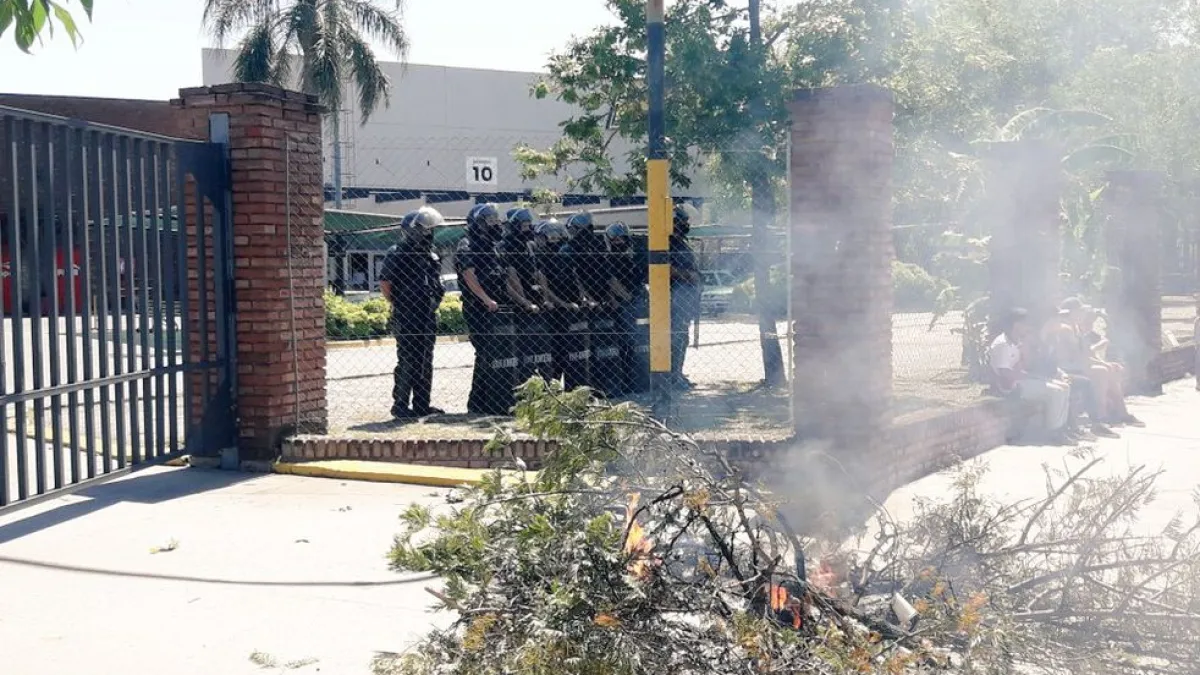 Córdoba: cierran supermercado ante protesta de manifestantes por alimentos