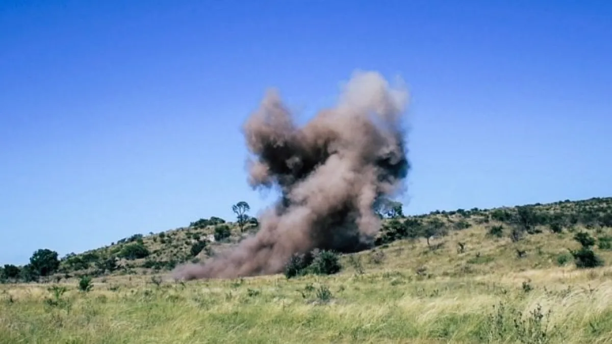 Qué son las explosiones que se escuchan en la Capital