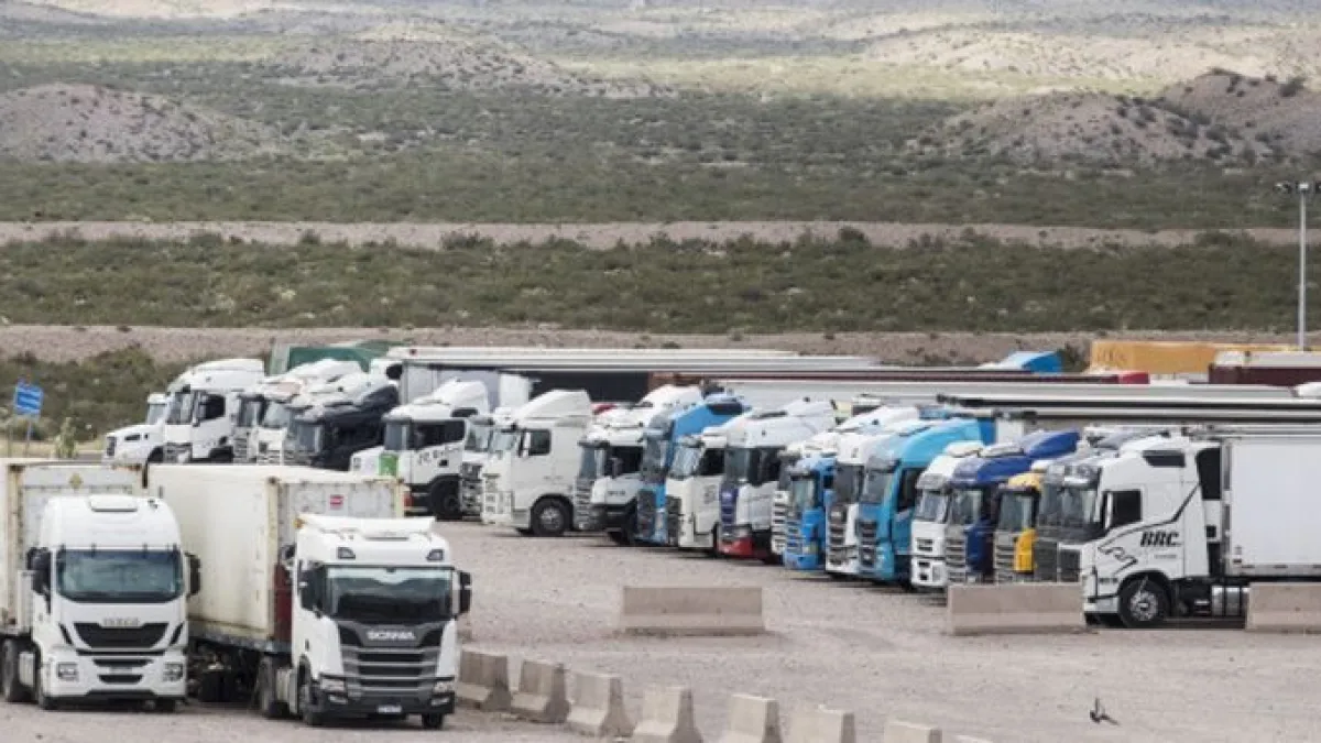 Preocupa la situación de los camiones varados en la frontera con Chile