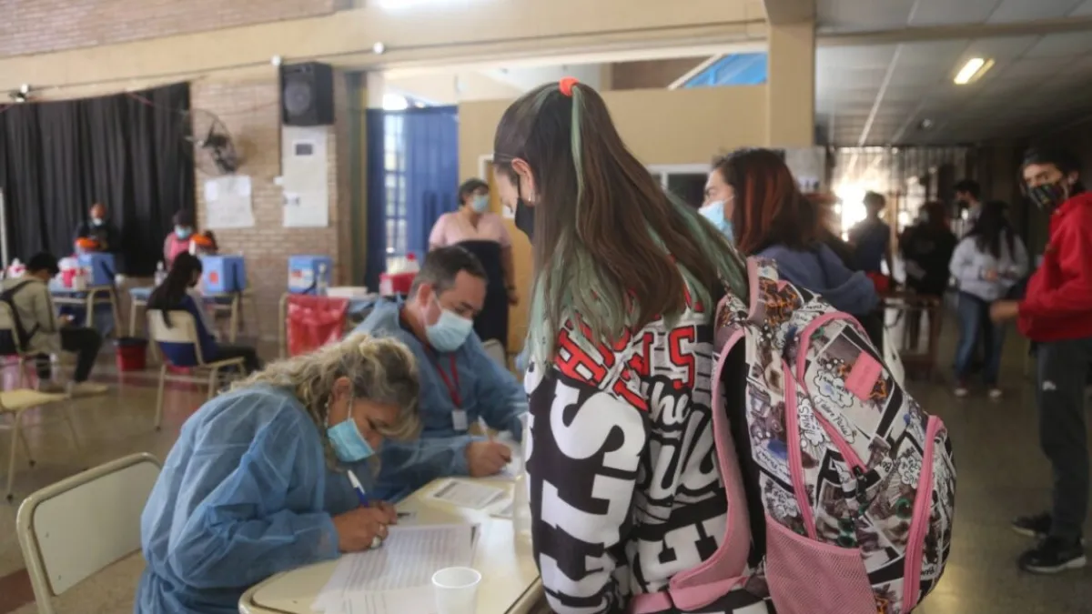 Realizarán una jornada de vacunación para menores de 18 años