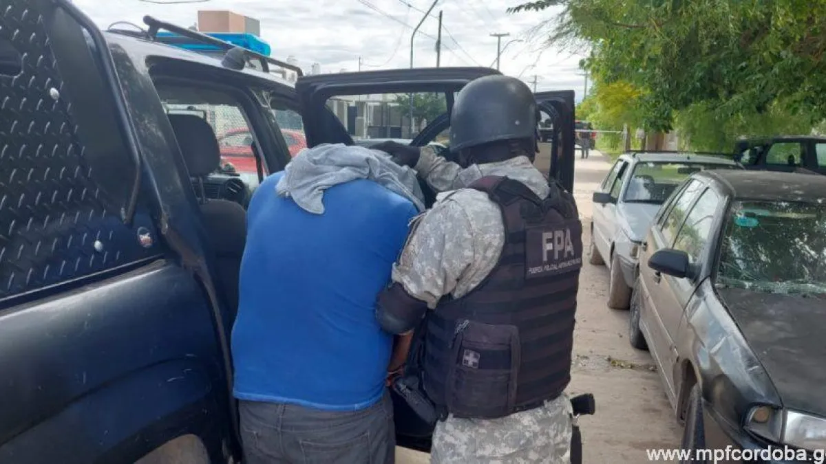 Tres detenidos por narcomenudeo en barrio Los Boulevares