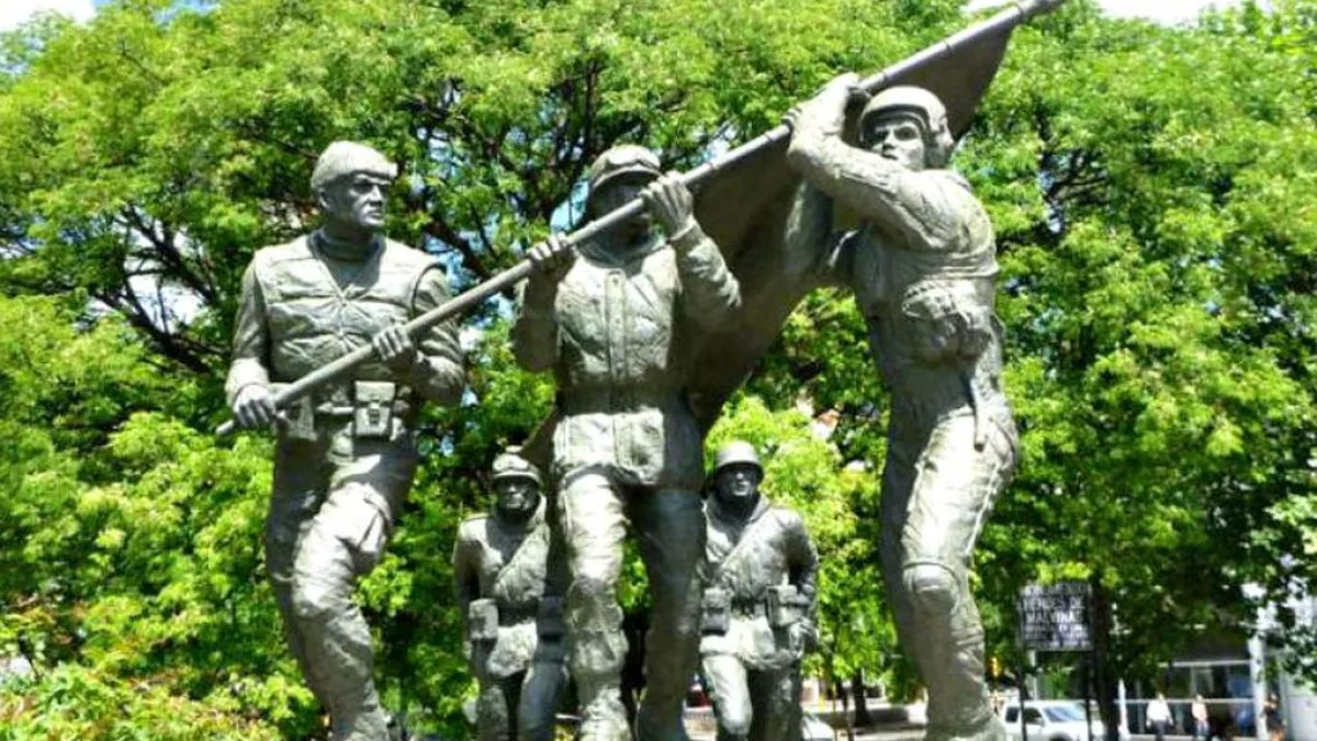 Malvinas 40° aniversario: cambiarán el nombre de la Plaza de la Intendencia