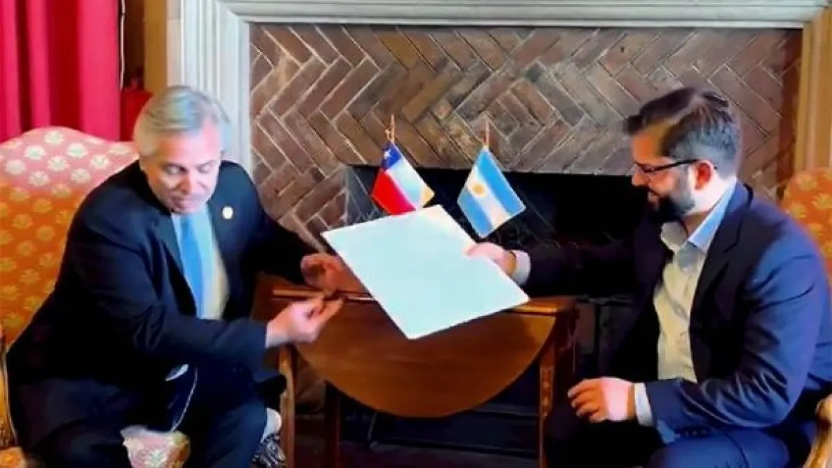 Boric llegó a la Argentina y firmó convenios con el presidente Alberto Fernández