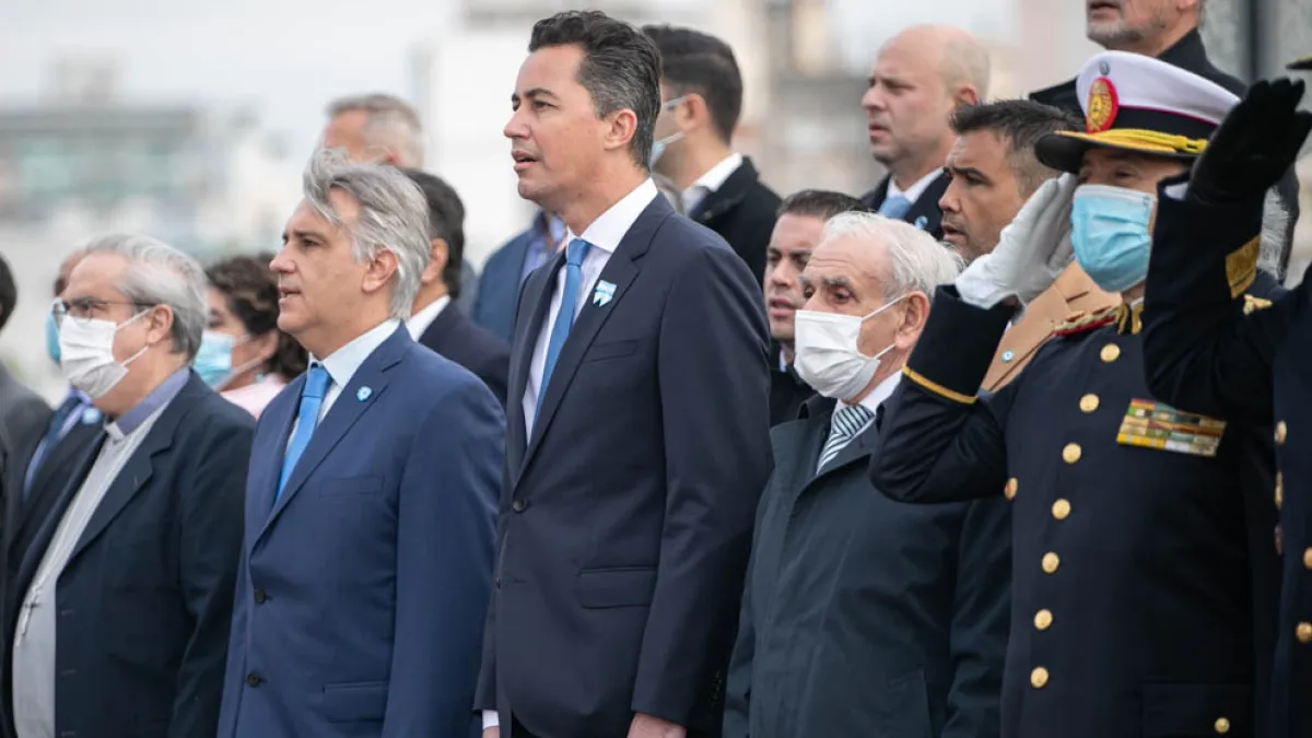 Calvo encabezó la ceremonia por el 25 de Mayo