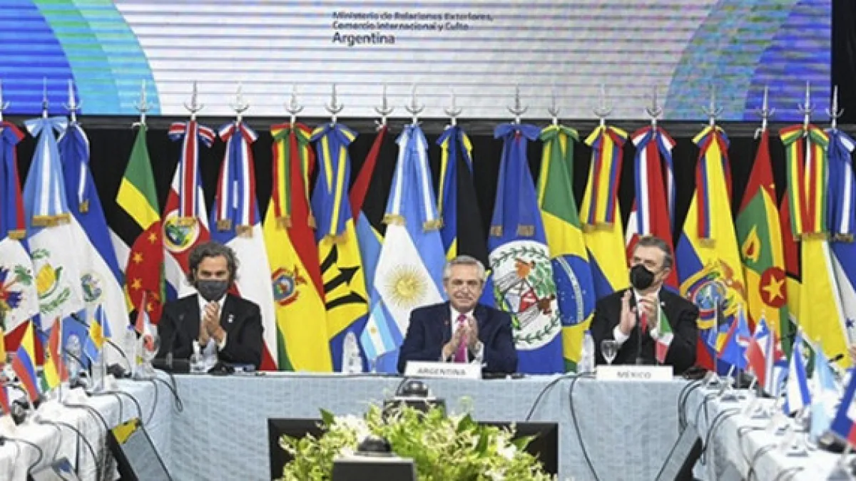 Fernández encabeza un encuentro de la Celac con líderes regionales