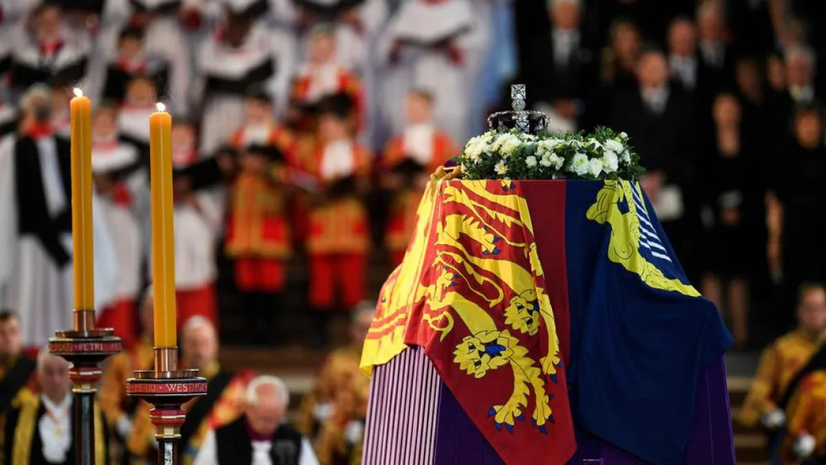 Abrió la capilla ardiente de la reina Isabel II en el palacio de Westminster