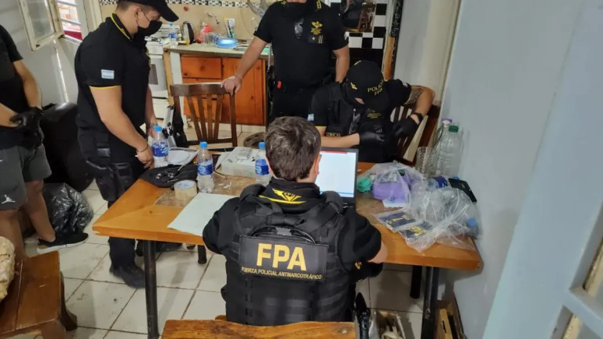 Detuvieron a cinco miembros de una banda que vendía drogas en B° Sol Naciente