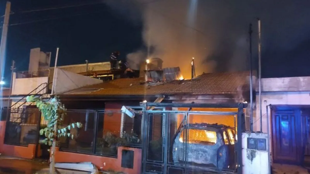 Siete personas fueron rescatadas tras un incendio en B° Santa Clara de Asís