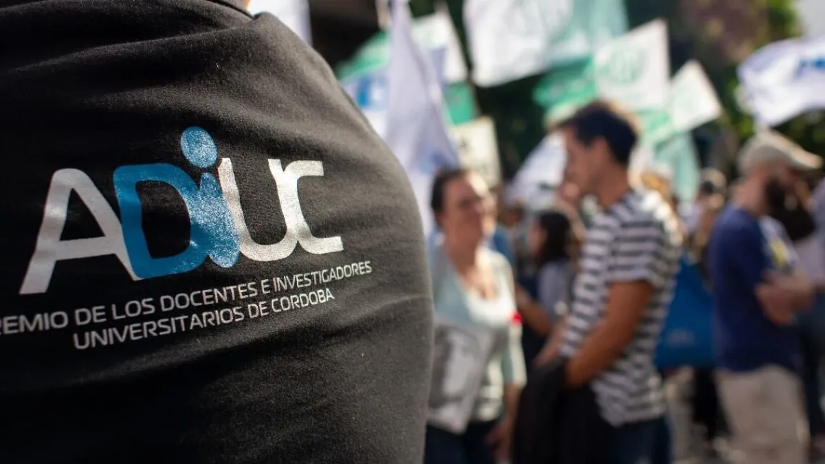 Adiuc lanzó un paro por 24 horas en reclamo salarial