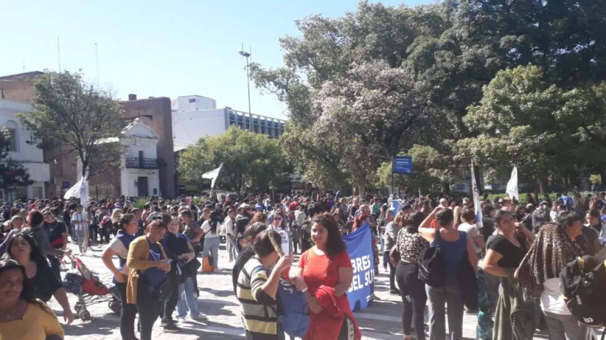 Manifestación del Polo Obrero en la Plaza San Martín provoca inconvenientes en el tránsito