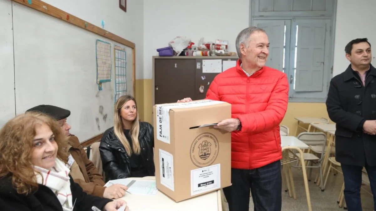 Juan Schiaretti votó en Córdoba y pidió que los ciudadanos asistan "masivamente" a las urnas