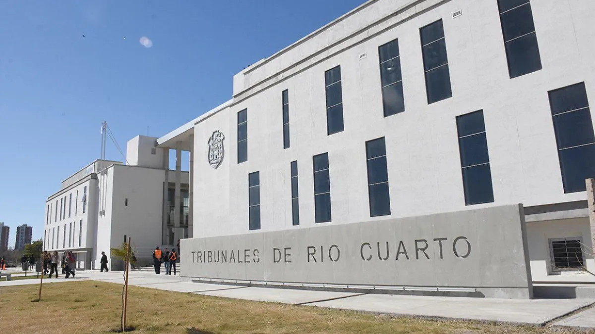 Investigan la muerte de un hombre en una fiesta clandestina en Holmberg