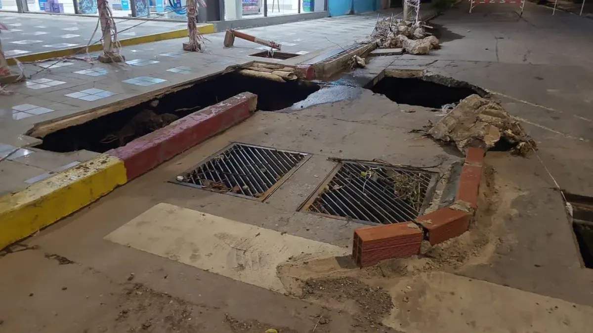 Reparan un nuevo socavón provocado por la tormenta en la ciudad