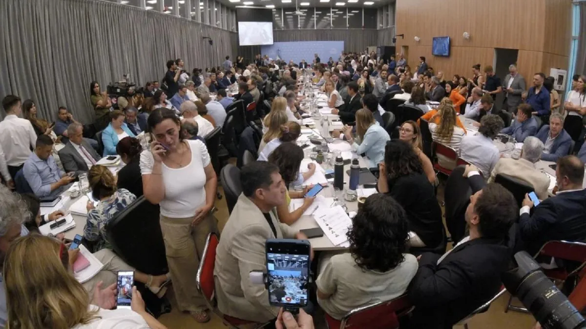 Continúa el debate sobre la ley ómnibus en Diputados