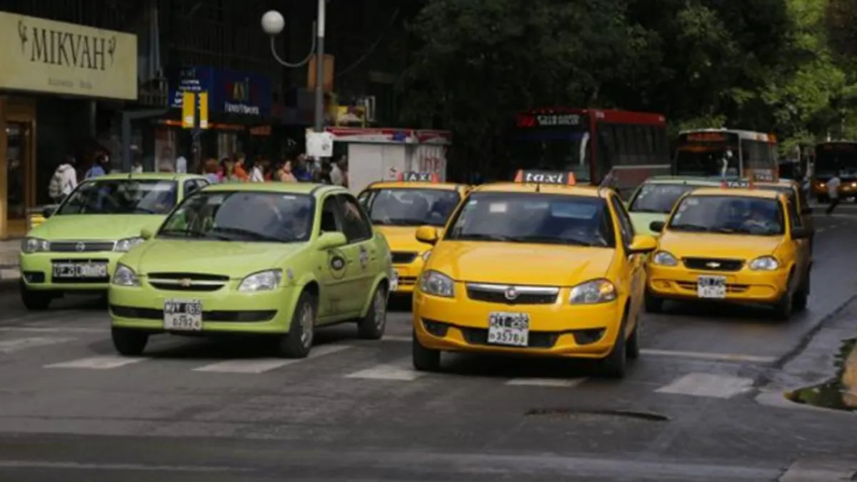 El viernes actualizan la tarifa de taxis, remises y de la ITV