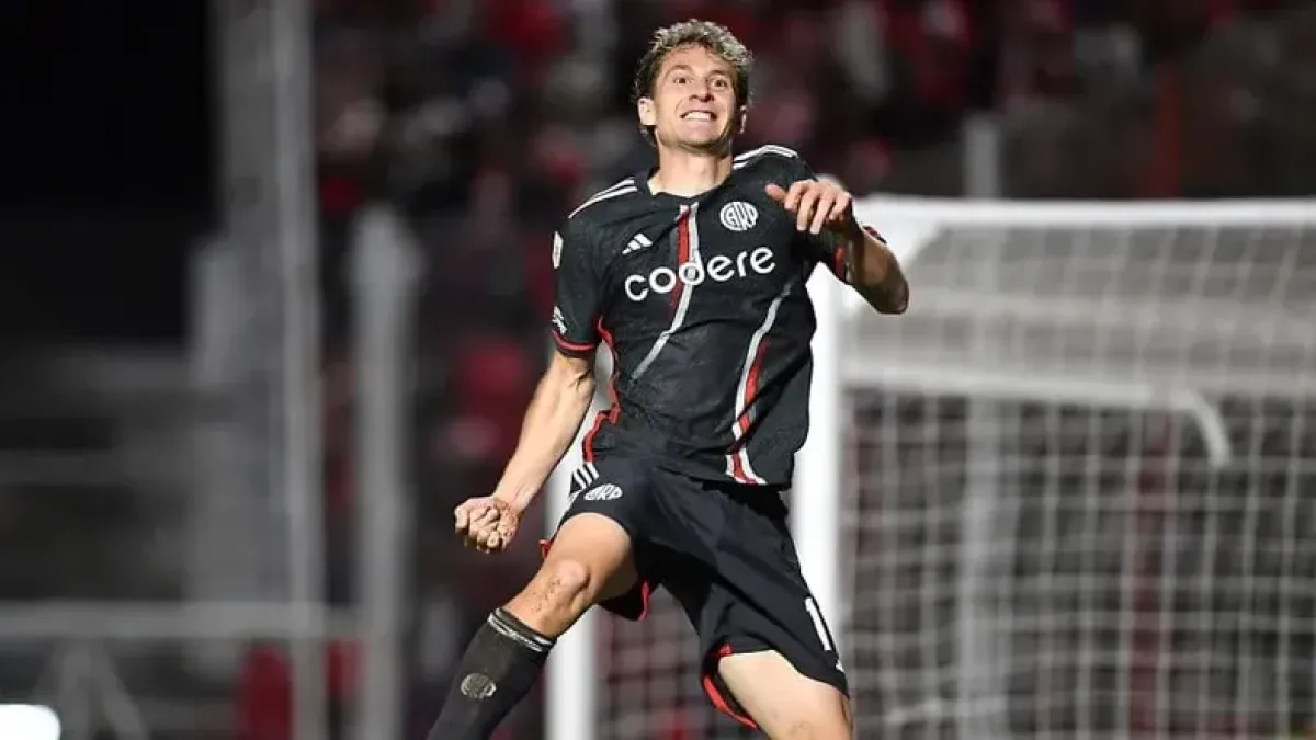 River ganó en Córdoba y clasificó primero