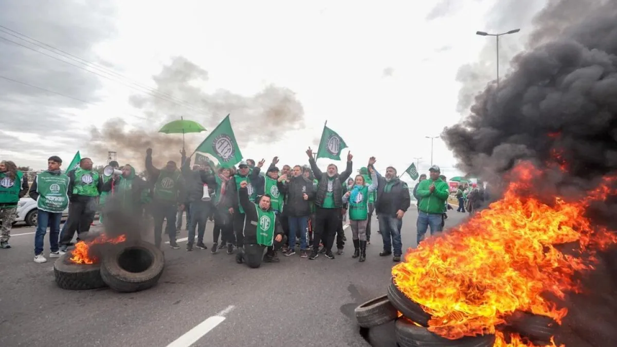 Protestas ante la llegada de Javier Milei a Córdoba: hubo represión de Gendarmería