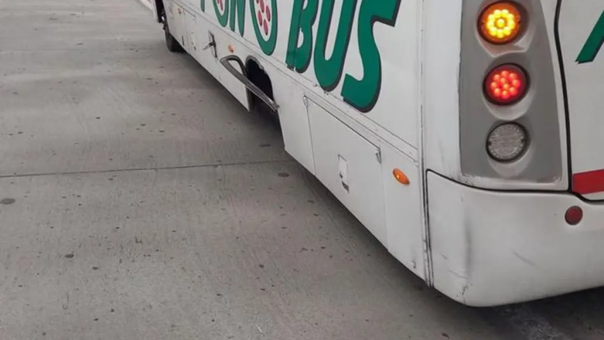 Un vehículo interurbano perdió dos ruedas mientras transitaba por Circunvalación