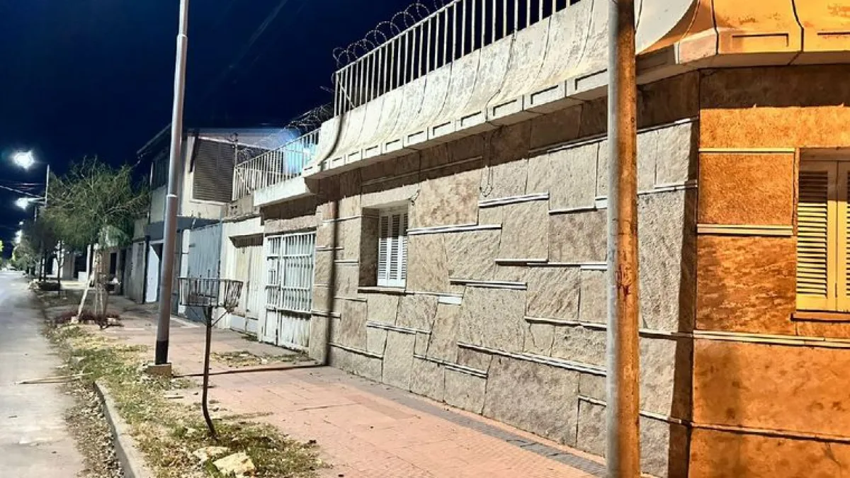 Violento robo en Barrio Yapeyú: atacaron a una madre y su hijo en el auto