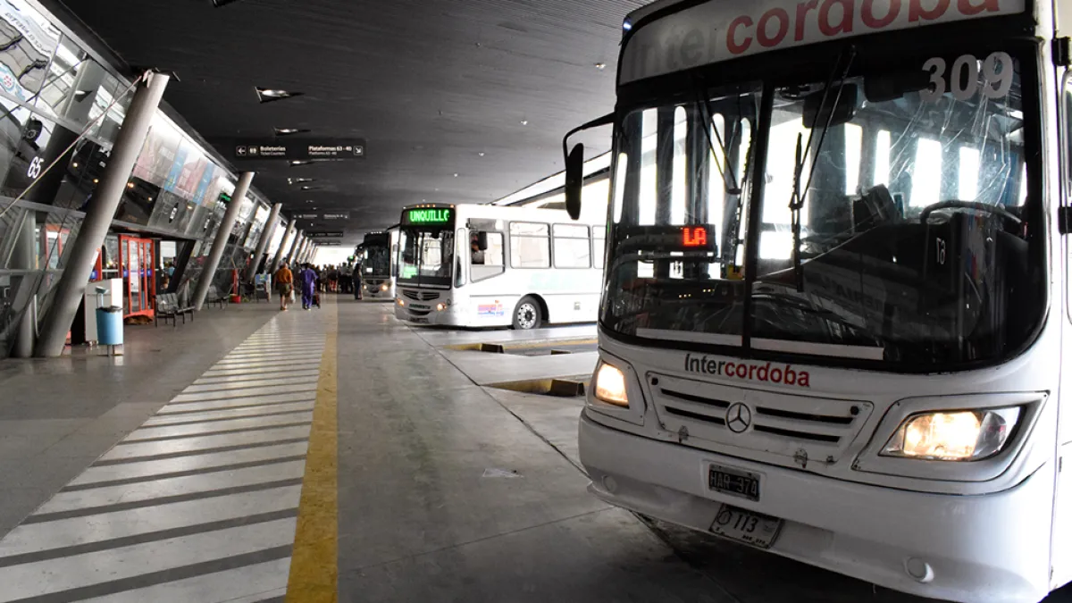 Paro de Interurbanos: Aoita retuvo los servicios desde la medianoche