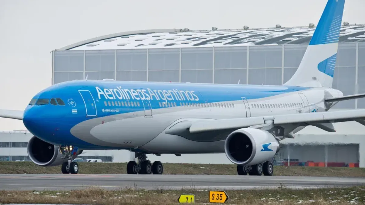 Asamblea de pilotos de Aerolíneas Argentinas afecta planes de viaje